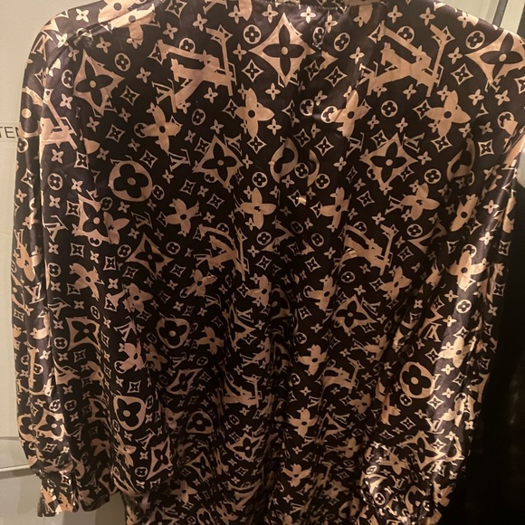 Louis Vuitton LV Designer button down top silk style monogrammed shirt size XL - Picture 16 of 16